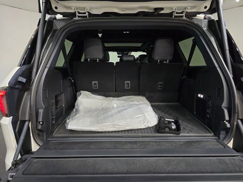 New 2025 Lincoln Navigator L Reserve w/ Jet Appearance Package image 9