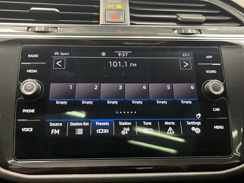 Used 2023 Volkswagen Tiguan SE w/ Panoramic Sunroof Package AWD/4WD image 15