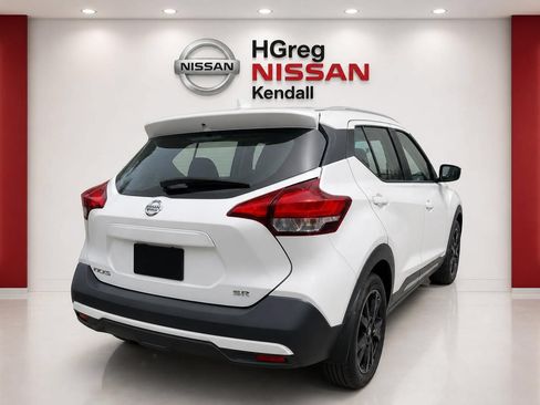 Used 2019 Nissan Kicks SR w/ SR Premium Package FWD image 6
