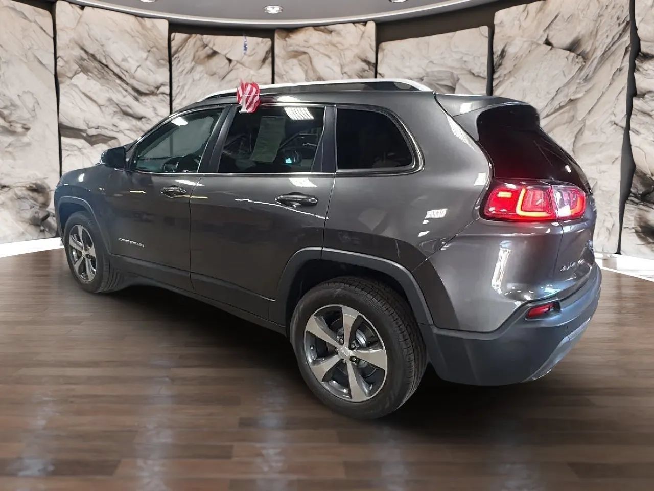 Used 2019 Jeep Cherokee Limited AWD/4WD image 6