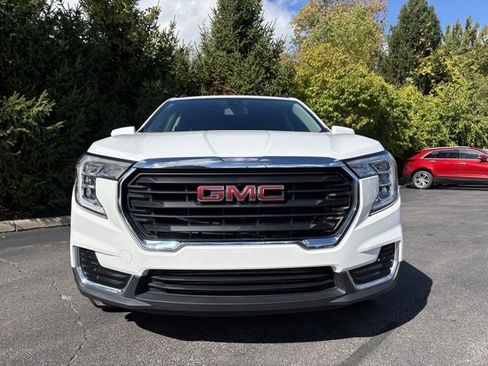 Certified 2022 GMC Terrain SLE w/ Driver Convenience Package image 11