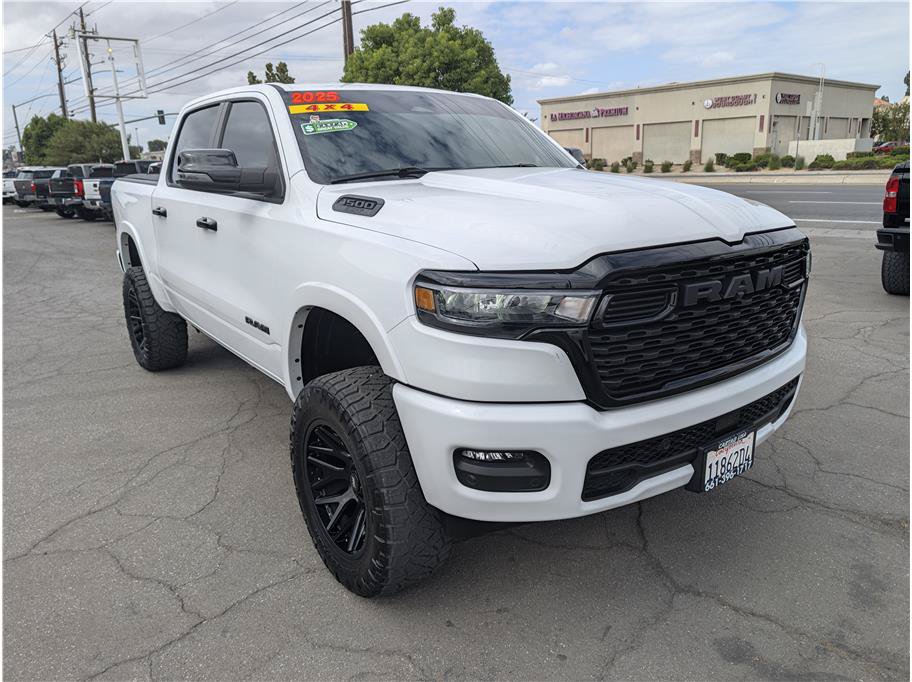 Used 2025 RAM 1500 4x4 Crew Cab image 2