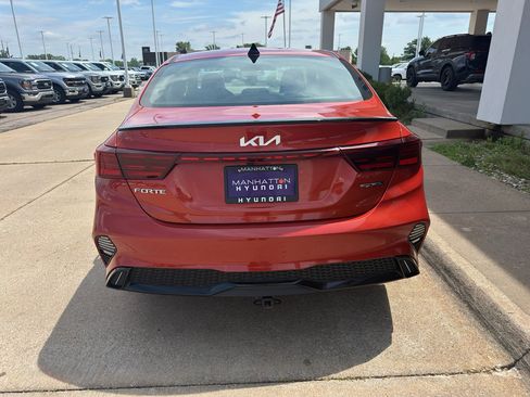 Used 2022 Kia Forte GT-Line w/ GT-Line Premium Package FWD image 9