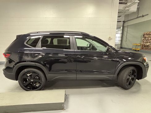 New 2025 Volkswagen Taos SE image 7