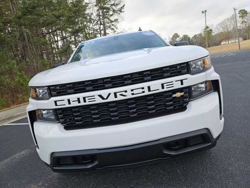 Used 2020 Chevrolet Silverado 1500 Custom w/ Custom Value Package image 9