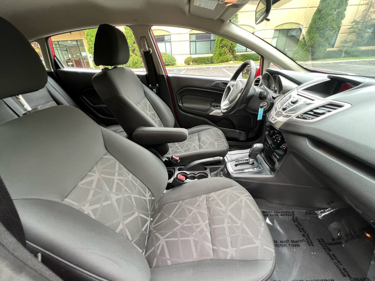 Used 2013 Ford Fiesta SE FWD image 26
