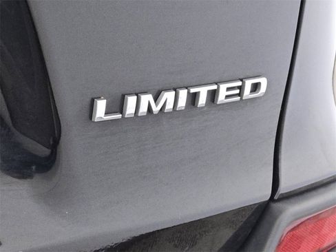 Used 2019 Jeep Cherokee Limited image 11