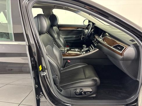 Used 2018 Genesis G90 3.3T Premium RWD image 12