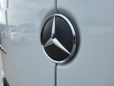 Used 2025 Mercedes-Benz Sprinter 2500 image 33