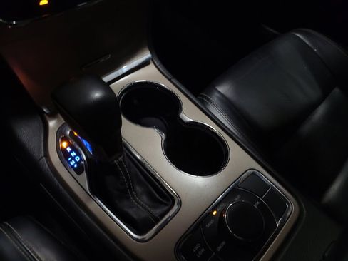 Used 2017 Jeep Grand Cherokee Limited image 26