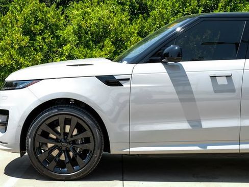 New 2026 Land Rover Range Rover Sport Dynamic SE AWD/4WD image 17