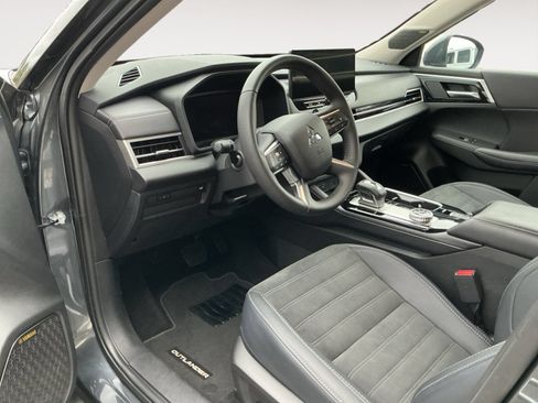 Used 2025 Mitsubishi Outlander SE FWD image 10