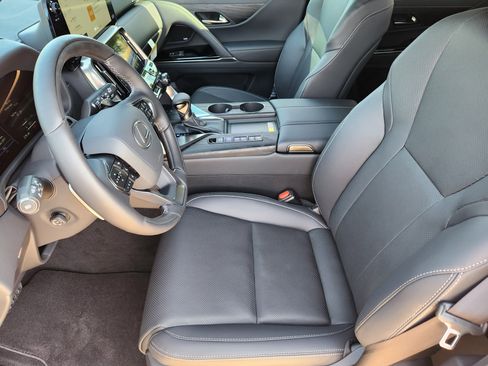 New 2025 Lexus LX 600 4WD w/ Luxury Package image 8