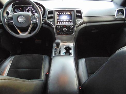 Used 2017 Jeep Grand Cherokee Altitude image 23