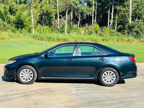 Used 2014 Toyota Camry LE image 6