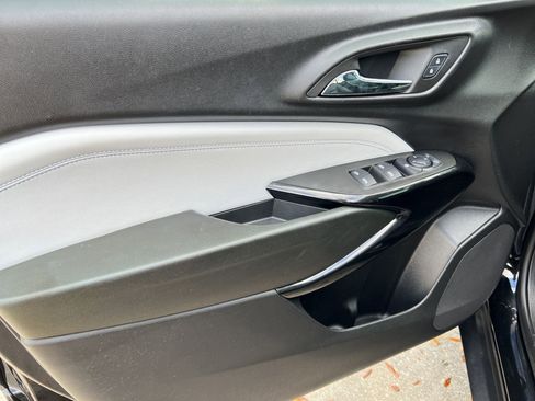 Certified 2024 Chevrolet Trax LT w/ Driver Confidence Package image 12