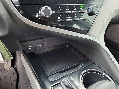 Used 2019 Toyota Camry LE image 28