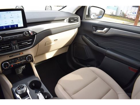 Used 2022 Ford Escape Titanium image 24
