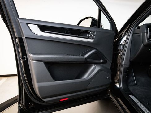New 2026 Porsche Cayenne E-Hybrid Coupe AWD/4WD image 23