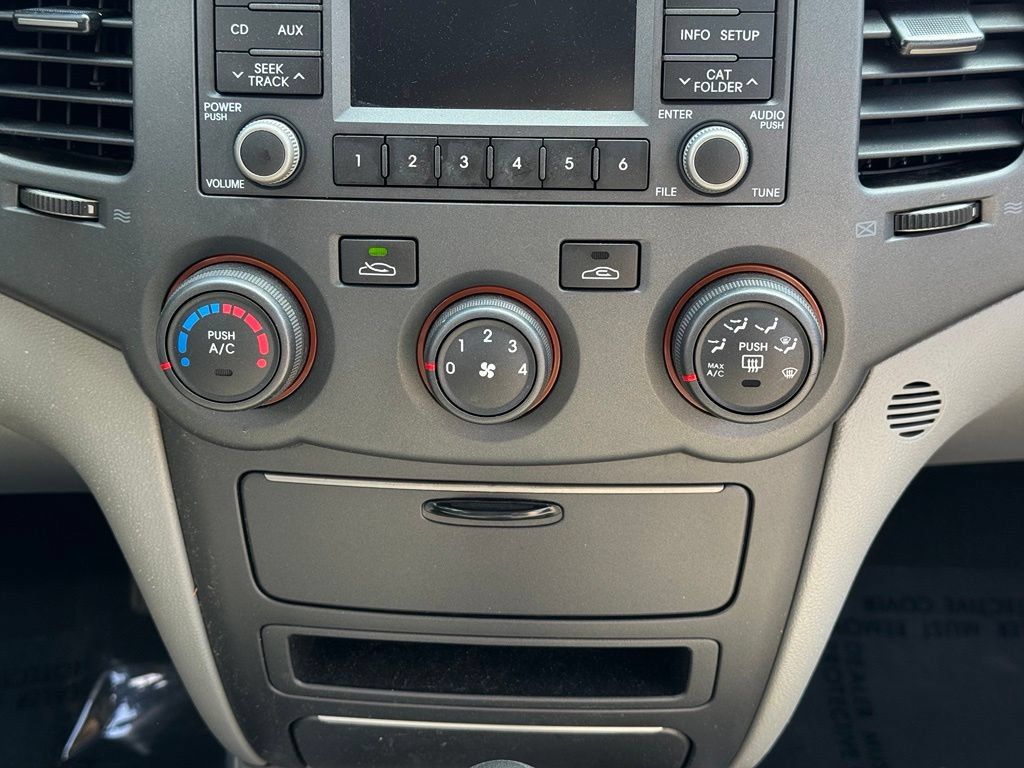 Used 2010 Kia Optima LX FWD image 13