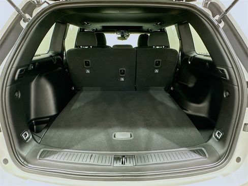 Used 2024 Jeep Grand Cherokee Laredo X image 26