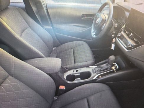 Used 2025 Toyota Corolla LE image 12