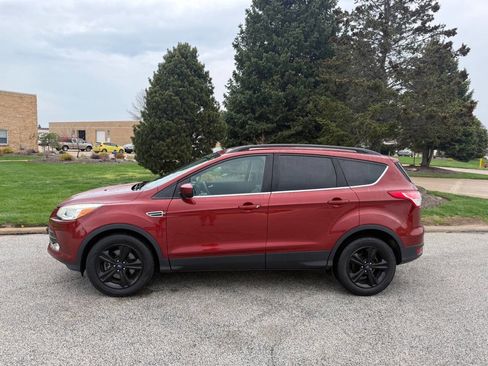 Used 2016 Ford Escape SE w/ Equipment Group 201A image 2