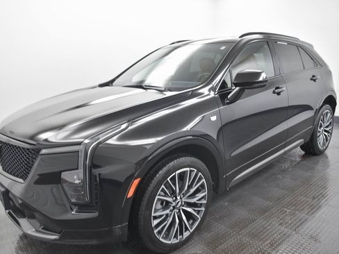 Used 2024 Cadillac XT4 Sport image 3