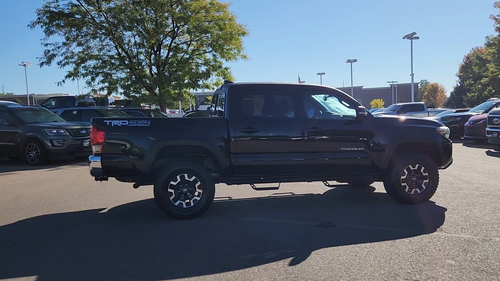 Used 2016 Toyota Tacoma TRD Off-Road w/ Towing Package AWD/4WD image 12