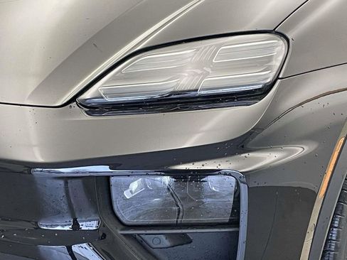 New 2026 Porsche Macan 4 Electric AWD/4WD image 15