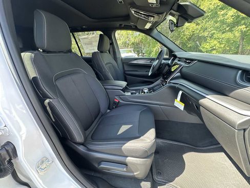 New 2025 Jeep Grand Cherokee Laredo X image 25