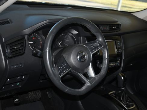 Used 2018 Nissan Rogue SV w/ Premium Package image 8