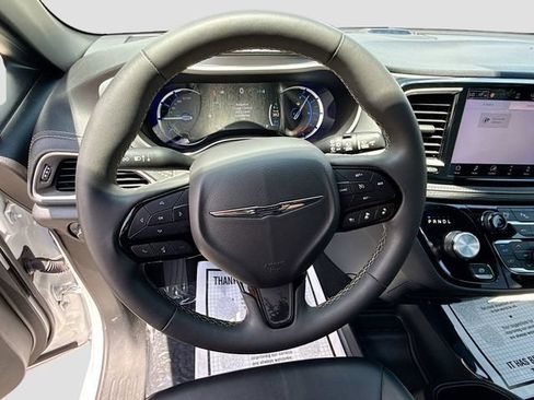 Used 2024 Chrysler Pacifica Limited FWD image 40