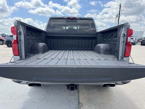 Used 2024 Chevrolet Silverado 1500 High Country w/ Technology Package AWD/4WD image 32
