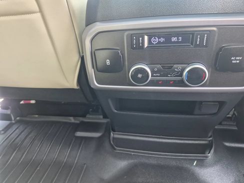 Used 2018 Ford Expedition Platinum RWD image 25