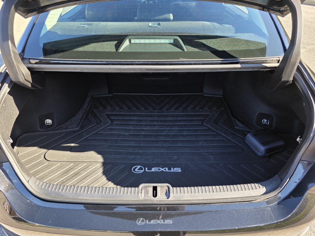 Certified 2023 Lexus ES 300h w/ Accessory Package (Z2) FWD image 30