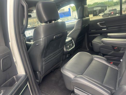 Used 2025 Ford Expedition Max Platinum w/ Stealth Performance Package AWD/4WD image 4