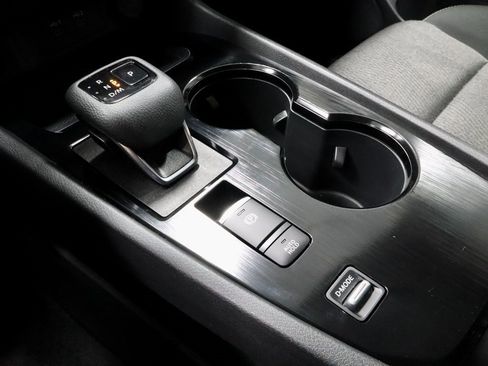 Certified 2025 Nissan Rogue SV image 31