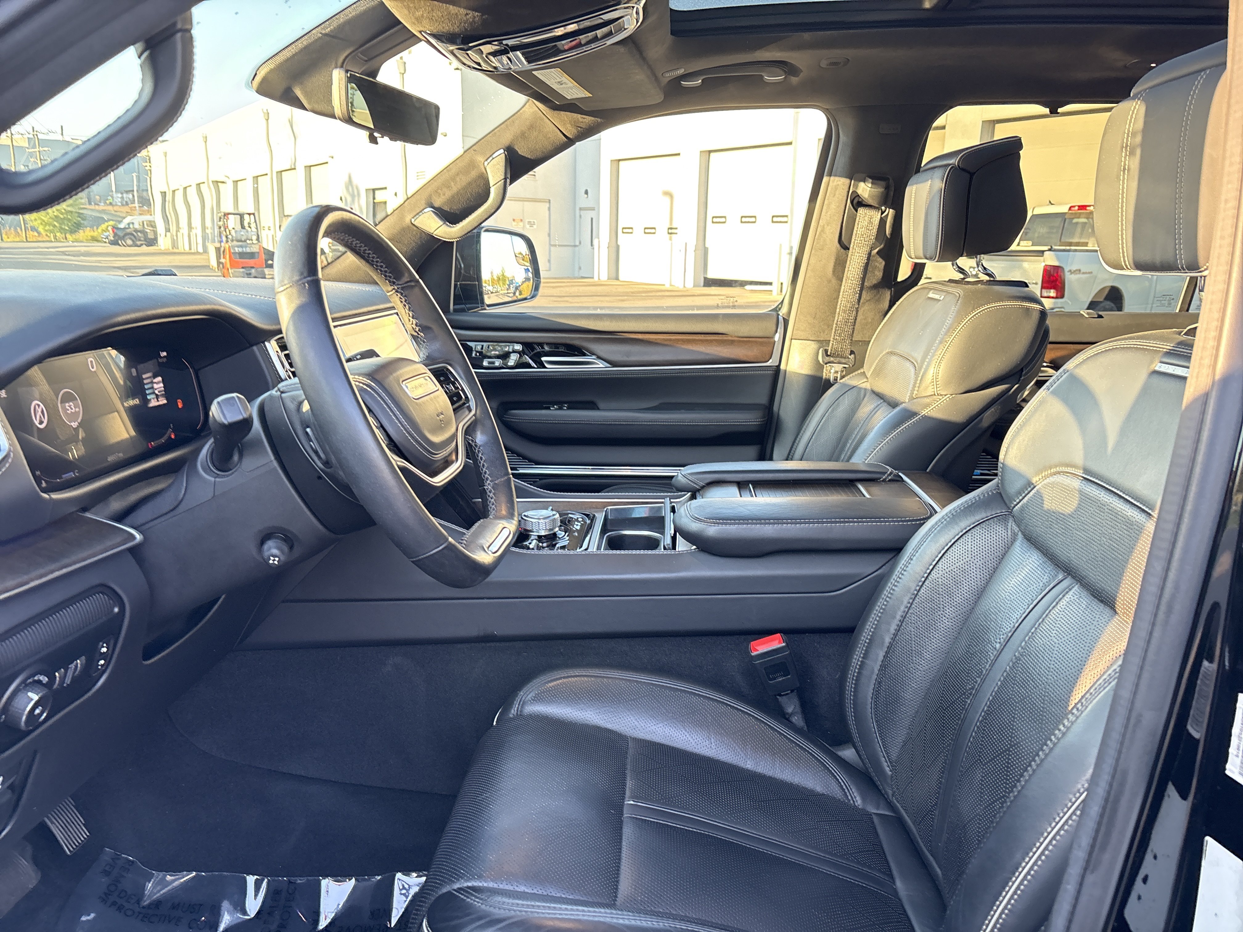 Used 2022 Jeep Grand Wagoneer Series II AWD/4WD image 18