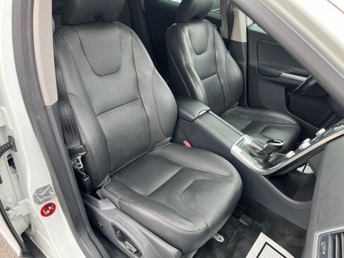 Used 2016 Volvo XC60 T5 Premier image 19