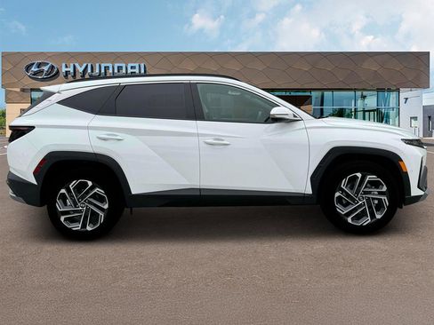 New 2025 Hyundai Tucson Limited image 9