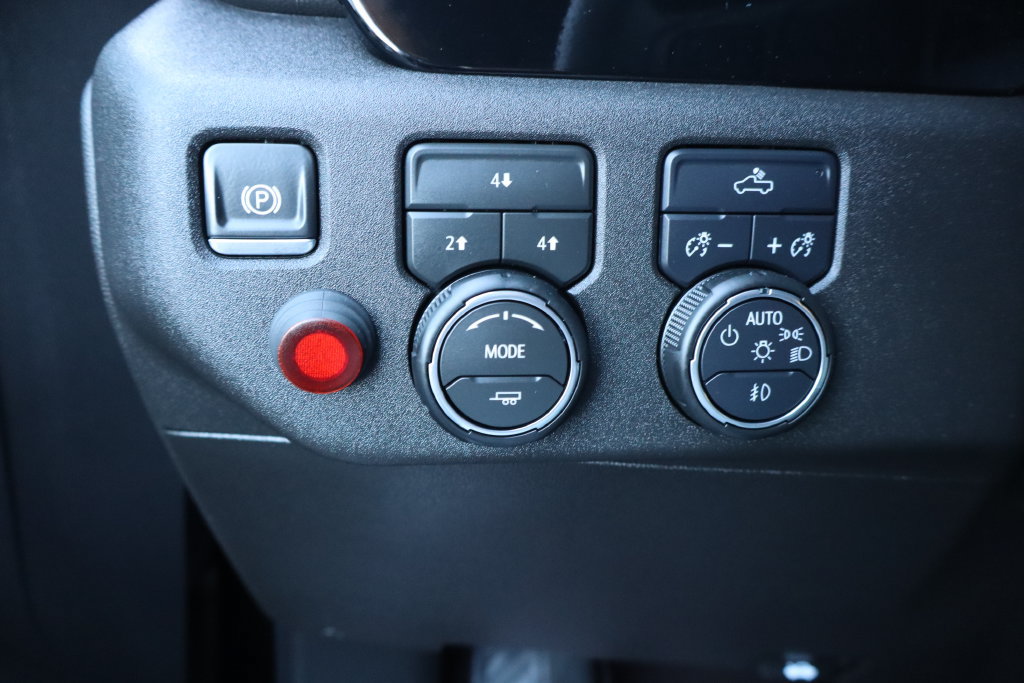 Used 2026 Chevrolet Silverado 3500 LT AWD/4WD image 13