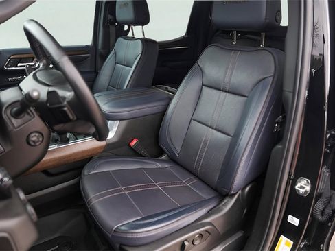 Used 2023 Chevrolet Silverado 1500 High Country w/ Technology Package image 10