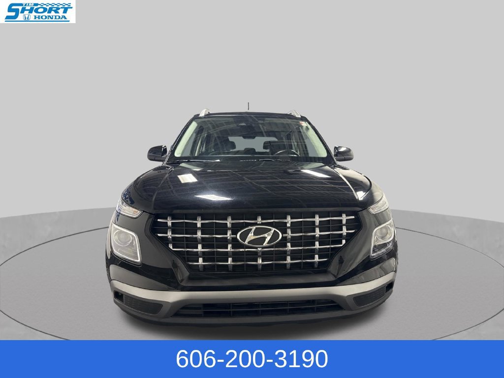 Used 2022 Hyundai Venue SEL FWD image 2