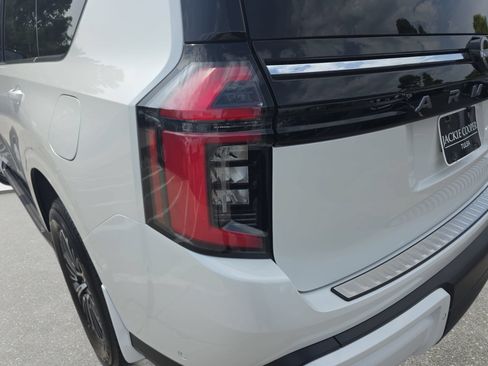 New 2026 Nissan Armada SL w/ Captain's Chari Seat Package AWD/4WD image 32