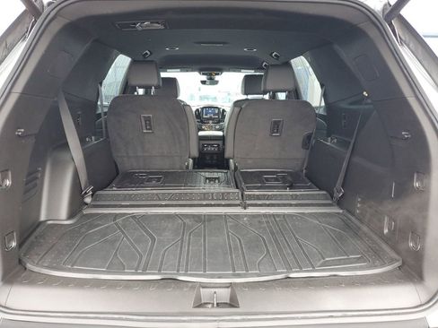 Used 2023 Chevrolet Traverse RS image 30