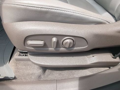Used 2019 Chevrolet Traverse LT w/ LPO, Floor Liner Package FWD image 11