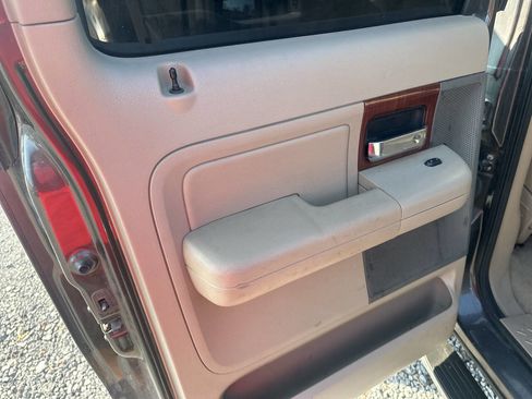Used 2005 Ford F150 Lariat image 13