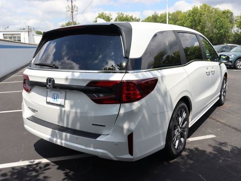 Used 2026 Honda Odyssey Touring image 5