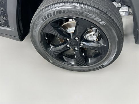 Used 2023 Jeep Grand Cherokee Altitude image 11